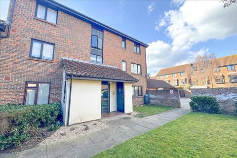 Deerhurst Close, Feltham... Studio for sale