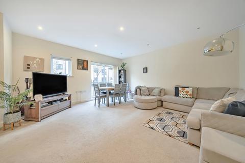 Desvignes Drive, London 2 bed apartment for sale