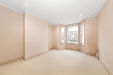 Lausanne Road, Peckham, London, SE15 2 bed ground floor flat for sale