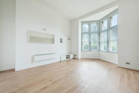 Keele Close, Watford, WD24 2 bed flat for sale