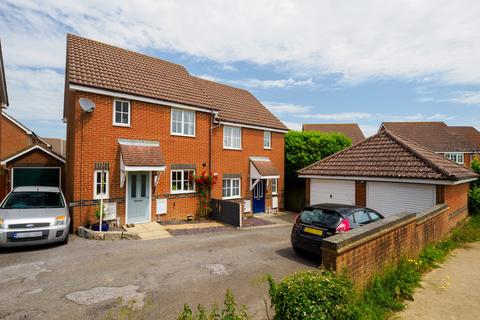 Mitchell Avenue, Hawkinge... 3 bed semi