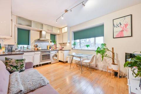 Brewster Gardens, North Kensington... 1 bed flat for sale