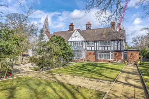 The Bishops Avenue, London N2 6 bed semi