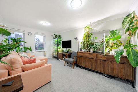 Valmar Road, London 2 bed apartment for sale