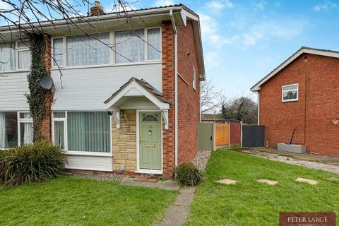 16 Llewelyn Court, Rhyl, LL18 4NR 3 bed semi