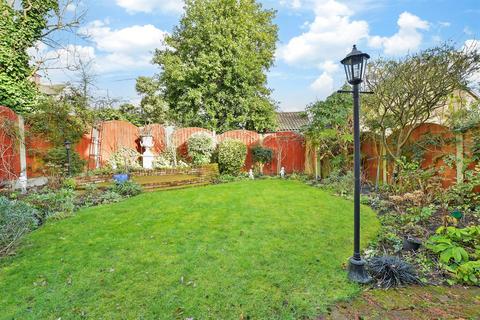Fairview Road, Chigwell, Essex 4 bed detached house for sale