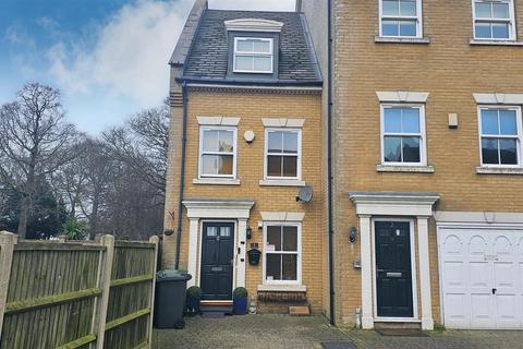High Street, Gorleston 3 bed end of terrace house for sale
