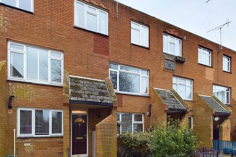 Heriot Road, Chertsey, Surrey, KT16 3 bed terraced house for sale