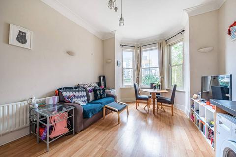 Woodbridge Road, Guildford, GU1 2 bed flat for sale