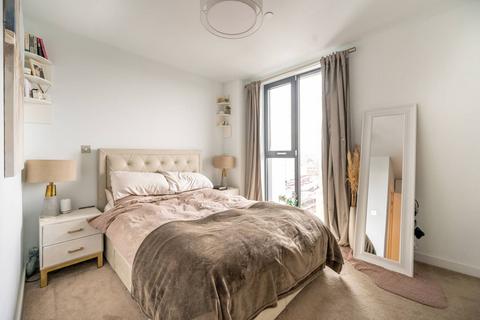 Gateway Apartments, Walthamstow... 2 bed flat for sale