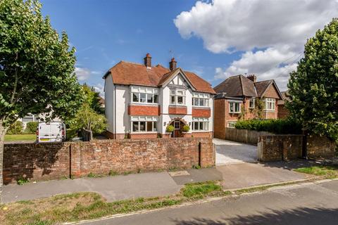 The Avenue 5 bed house for sale