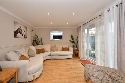 Barrie Pavement, Wickford, Essex 3 bed terraced house for sale