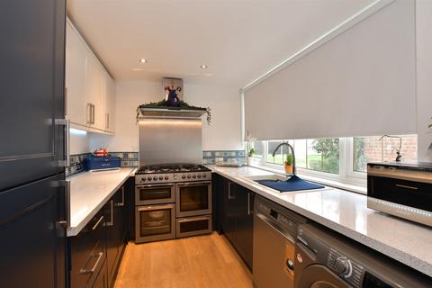 Barrie Pavement, Wickford SS12 3 bed terraced house for sale