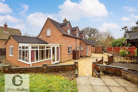 Lower Globe Lane, Norwich NR13 4 bed cottage for sale