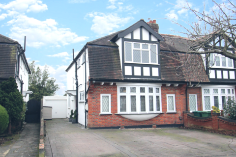 Springfield Gardens, Upminster RM14 3 bed semi