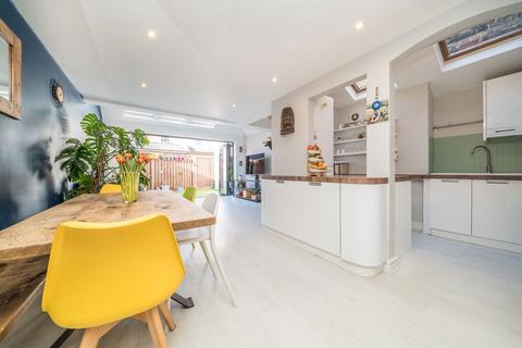 High Street, Thames Ditton KT7 3 bed maisonette for sale