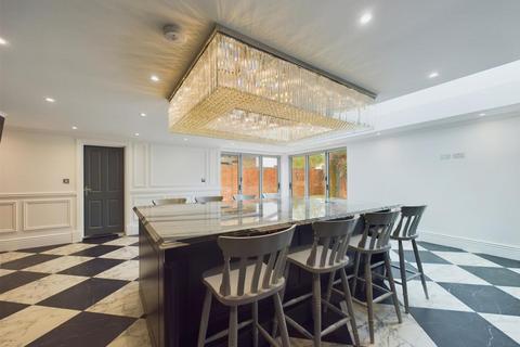 Baker Street, Aylesbury HP18 5 bed detached house for sale