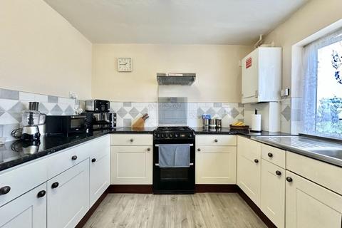 Warwick Road, Hounslow 3 bed flat for sale