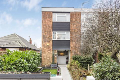 4 bedroom end of terrace house for sale