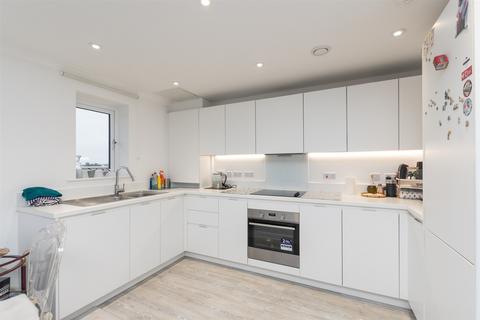 Springhead Road, Northfleet... 2 bed penthouse for sale
