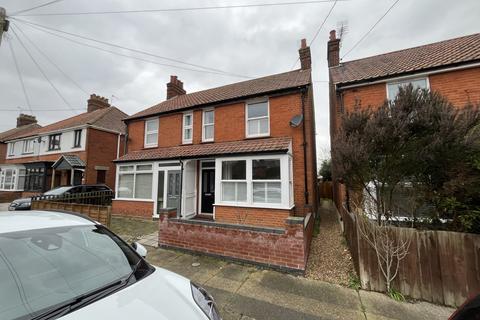 Chester Road, Felixstowe IP11 3 bed semi