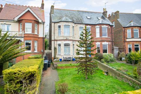 6 bedroom semi-detached house for sale