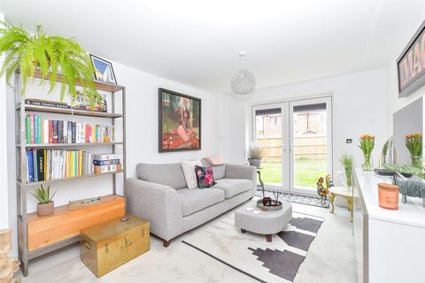 Farrenden Way, Chichester, West Sussex 3 bed detached house for sale
