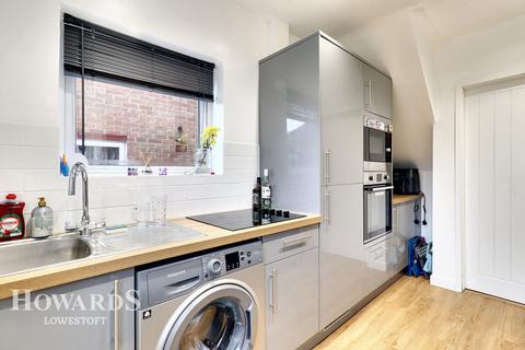 Mimosa Walk, Lowestoft 3 bed semi