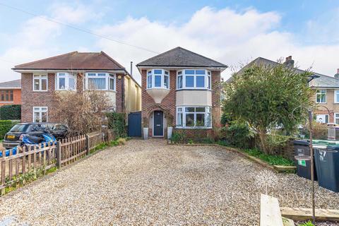 Canberra Road, Christchurch BH23 3 bed detached house for sale