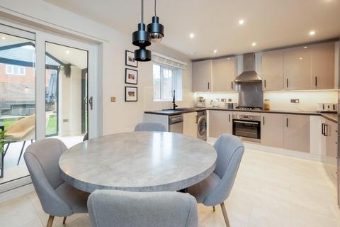 Rideau Road, Meon Vale... 3 bed semi