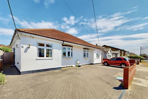 Stanley Road North, Rainham, RM13 3 bed semi