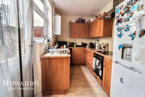 West Road, Great Yarmouth 2 bed terraced house for sale