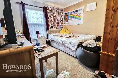 West Road, Great Yarmouth 2 bed terraced house for sale
