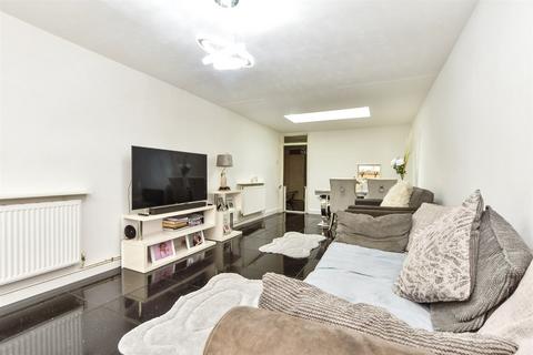 Longfield Place, Maidstone, Kent 3 bed semi