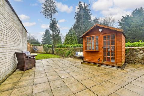 Longfield Place, Maidstone, Kent 3 bed semi