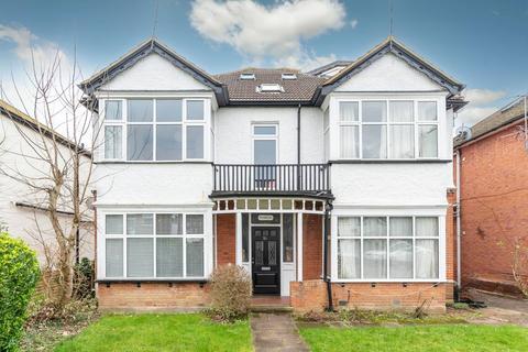 Devonshire Road, Hatch End, Pinner, HA5 2 bed flat for sale