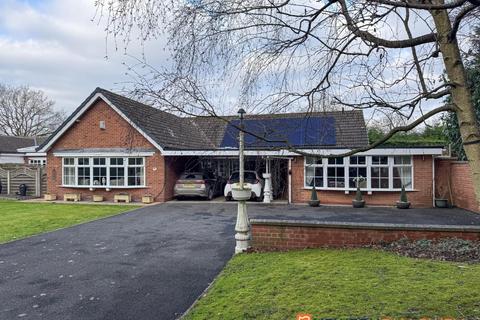 Top Street, 8 NG23 3 bed detached bungalow for sale
