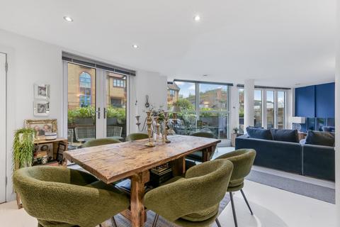 Bridge Road, Brentford, TW8 3 bed flat for sale