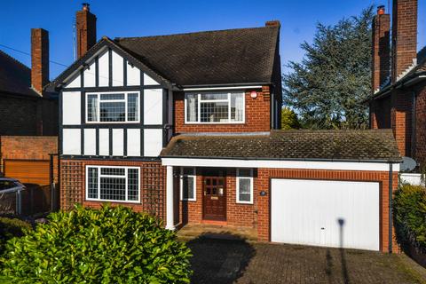 10 Farm Road, Finchfield... 3 bed detached house for sale