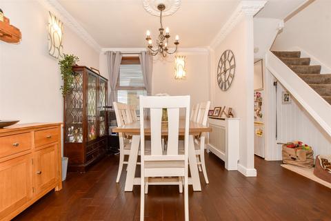 Montague Road, Ramsgate CT11 2 bed terraced house for sale