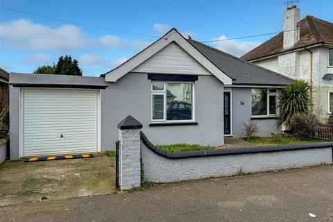 Lansdowne Road, Littlehampton BN17 2 bed detached bungalow for sale