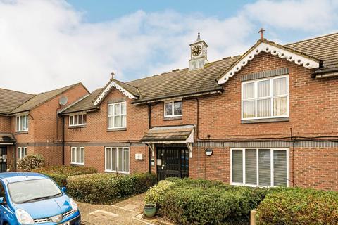 Chichester Close, Hampton TW12 2 bed flat for sale