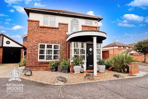 Ilmington Drive, Basildon 3 bed detached house for sale