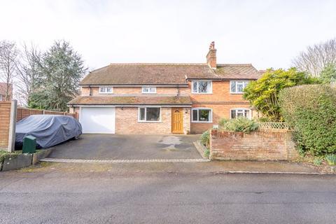 Coach Road, Chichester 5 bed semi