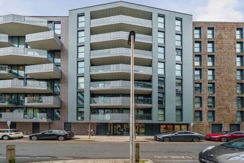 Hawthorne Crescent, London 1 bed apartment for sale
