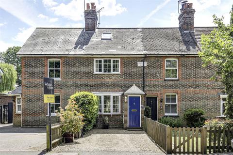 Racecourse Road, Lingfield, Surrey, RH7 3 bed terraced house for sale