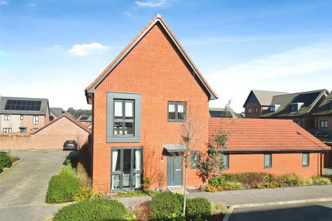 Hawthorn Drive, Berkshire RG45 3 bed detached house for sale