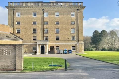 Thorndon Park, Brentwood CM13 3 bed apartment for sale