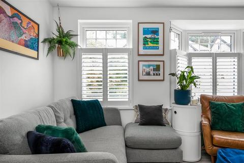 69 Lower Road, Kenley CR8 2 bed apartment for sale