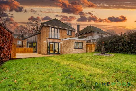 Langer Lane, Chesterfield S40 4 bed detached house for sale